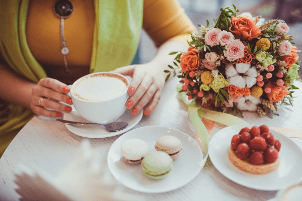 ausgefallenes Restaurant: Konditorei-Blumenladen-Mix